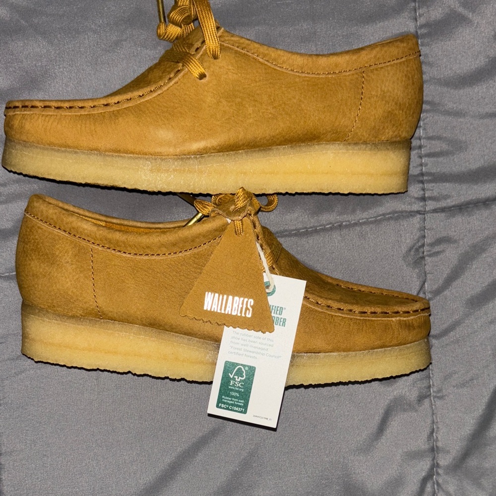 Clarks Wallabees Men's Brown Loafers size 5 men’s & 6 1/2 women’s
